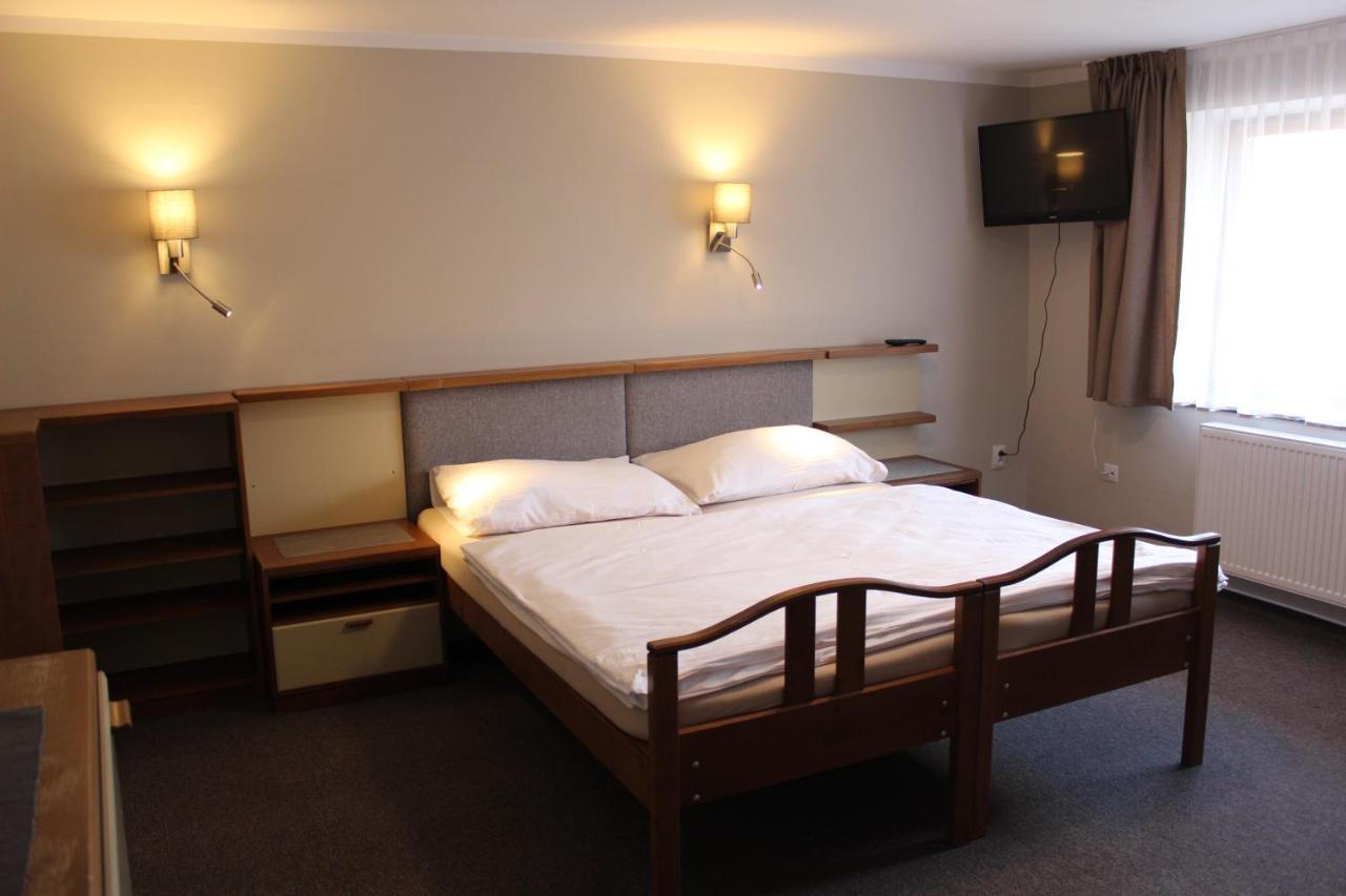 Hotel Stary Mlyn Есеник Экстерьер фото