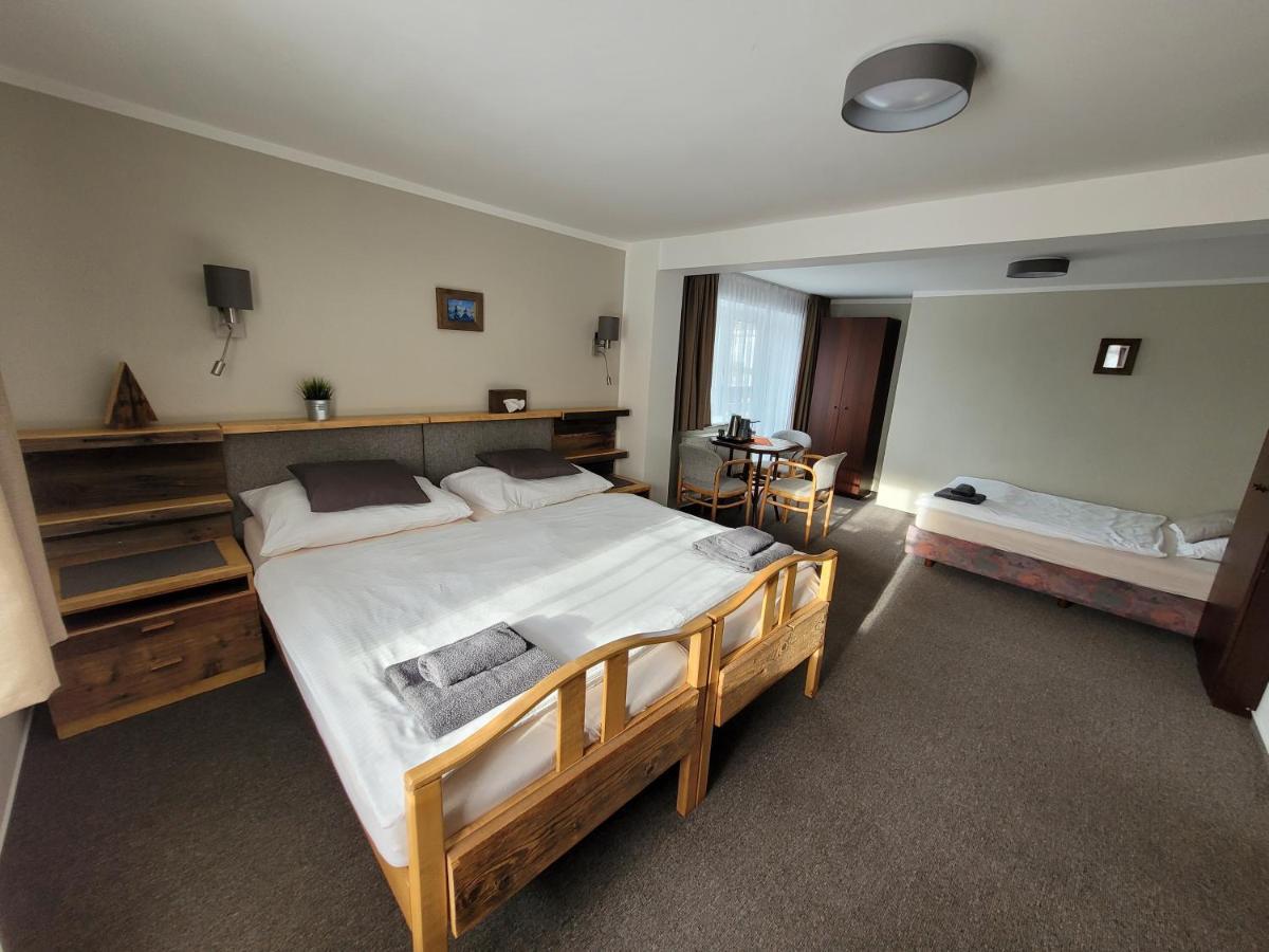 Hotel Stary Mlyn Есеник Экстерьер фото