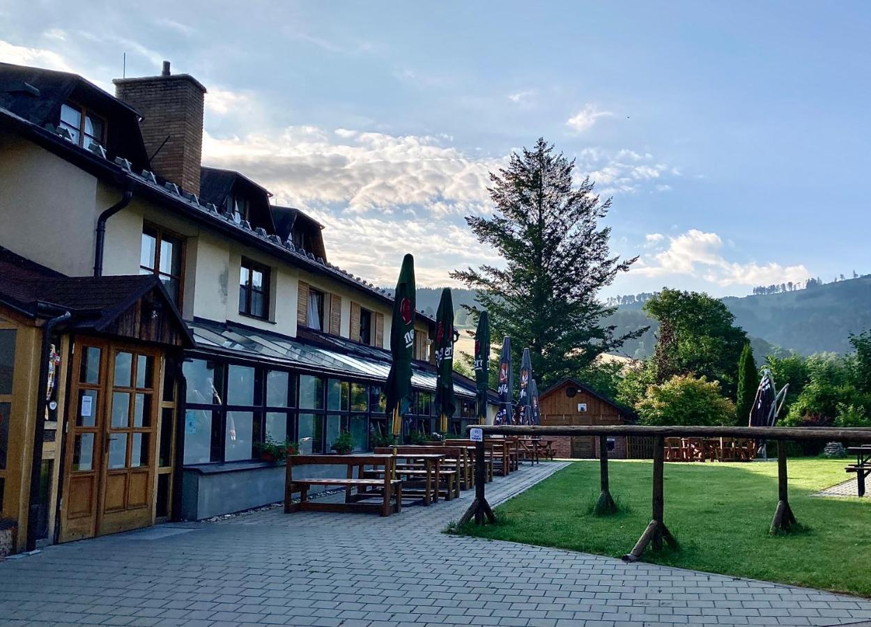 Hotel Stary Mlyn Есеник Экстерьер фото