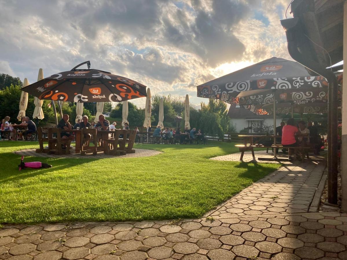 Hotel Stary Mlyn Есеник Экстерьер фото