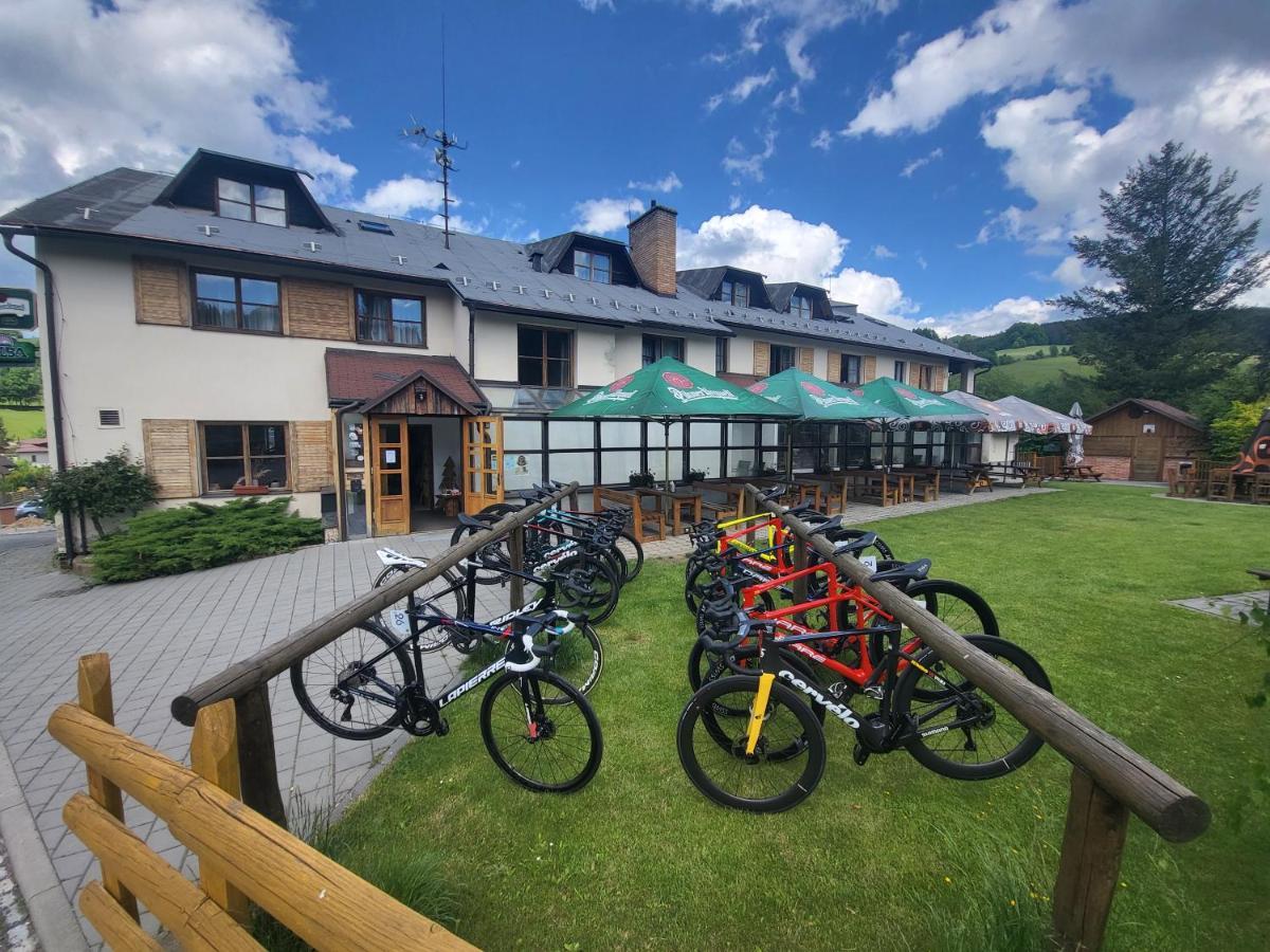 Hotel Stary Mlyn Есеник Экстерьер фото