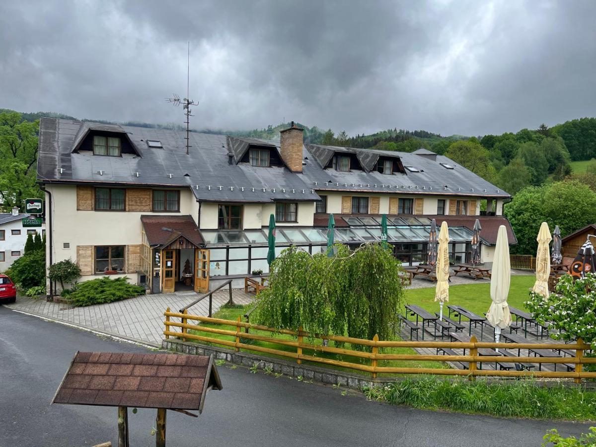 Hotel Stary Mlyn Есеник Экстерьер фото