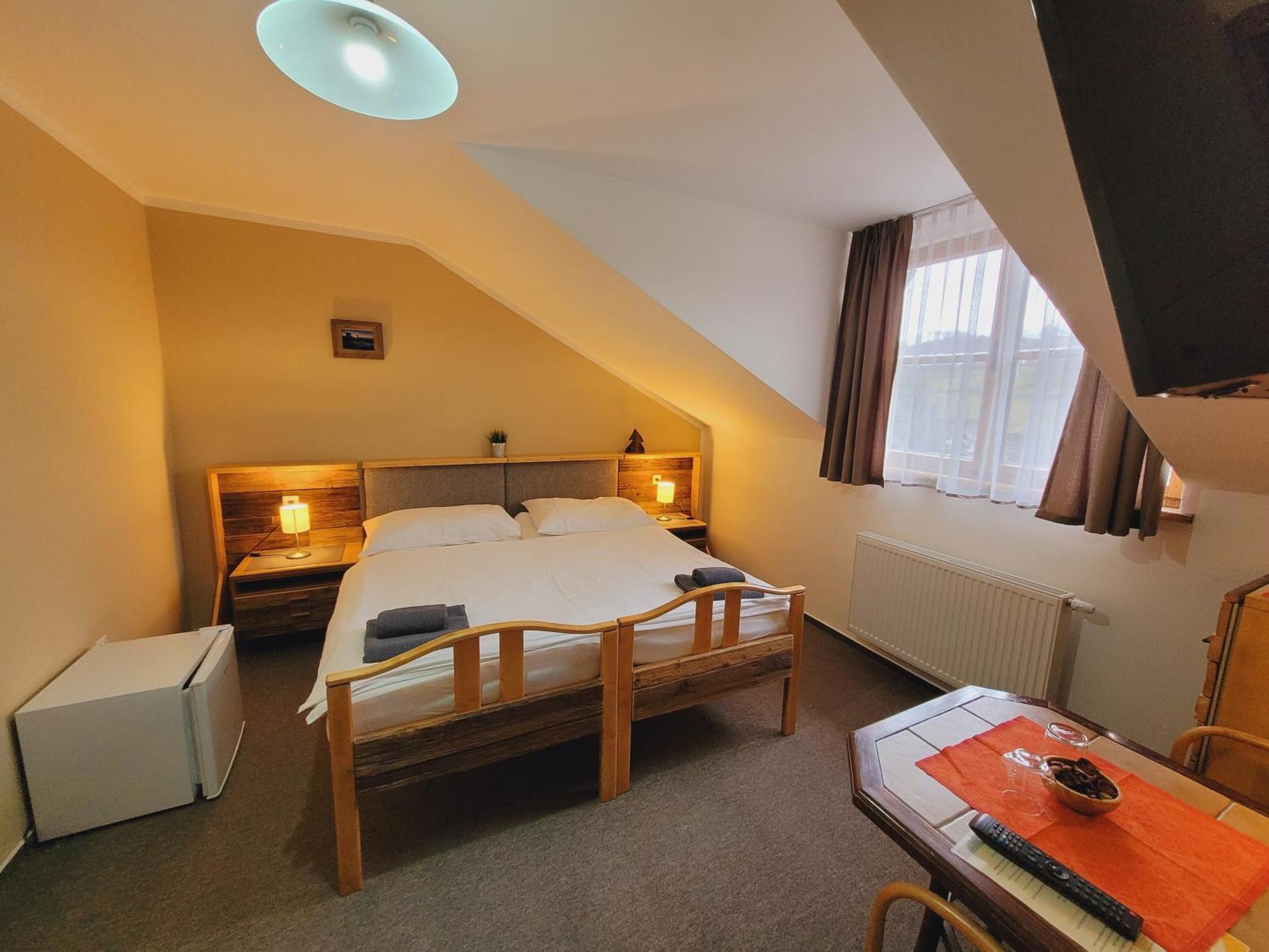 Hotel Stary Mlyn Есеник Экстерьер фото
